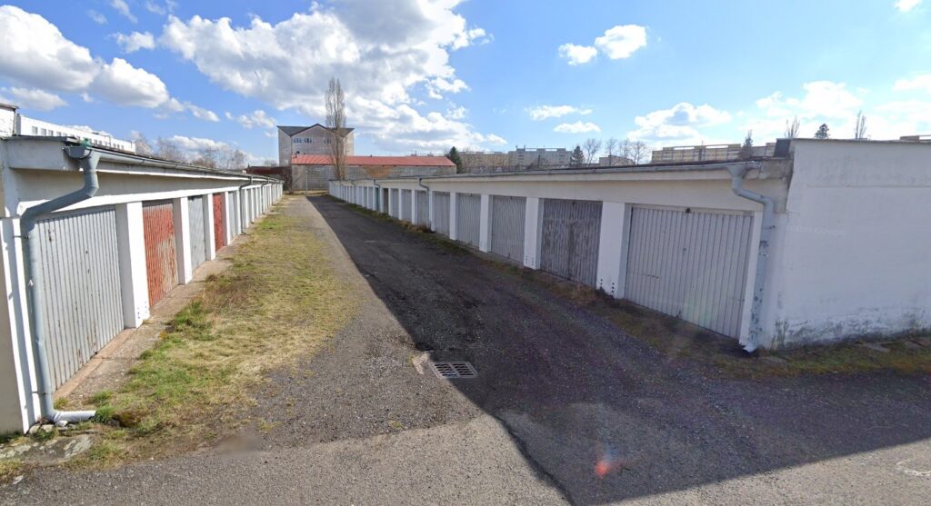 Prodej garáže, 17 m2 – Garážní, Pouchov