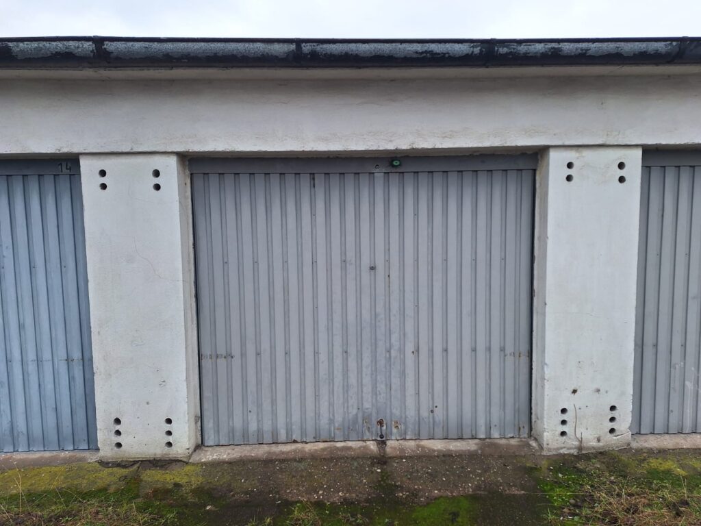 Prodej garáže, 17 m2 – Garážní, Pouchov