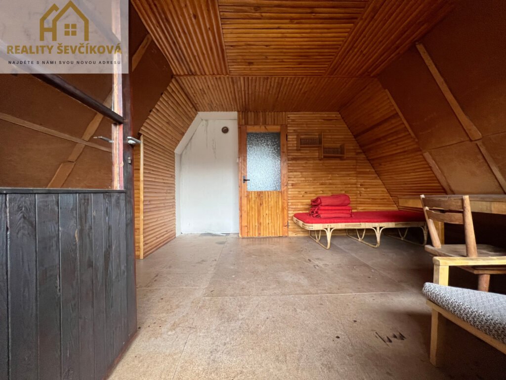 Pronájem celoročně obyvatelné chaty, 407 m2 – Býšť