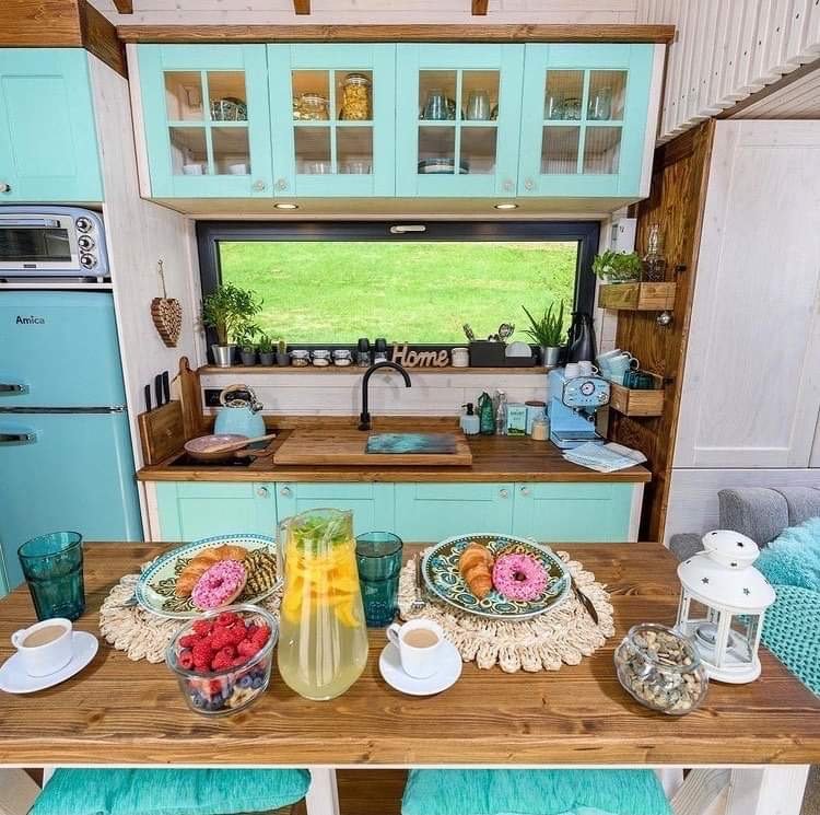 Kompletně zařízený tiny house v Boho stylu