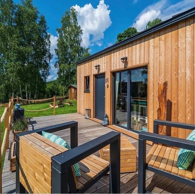 Kompletně zařízený tiny house v Boho stylu