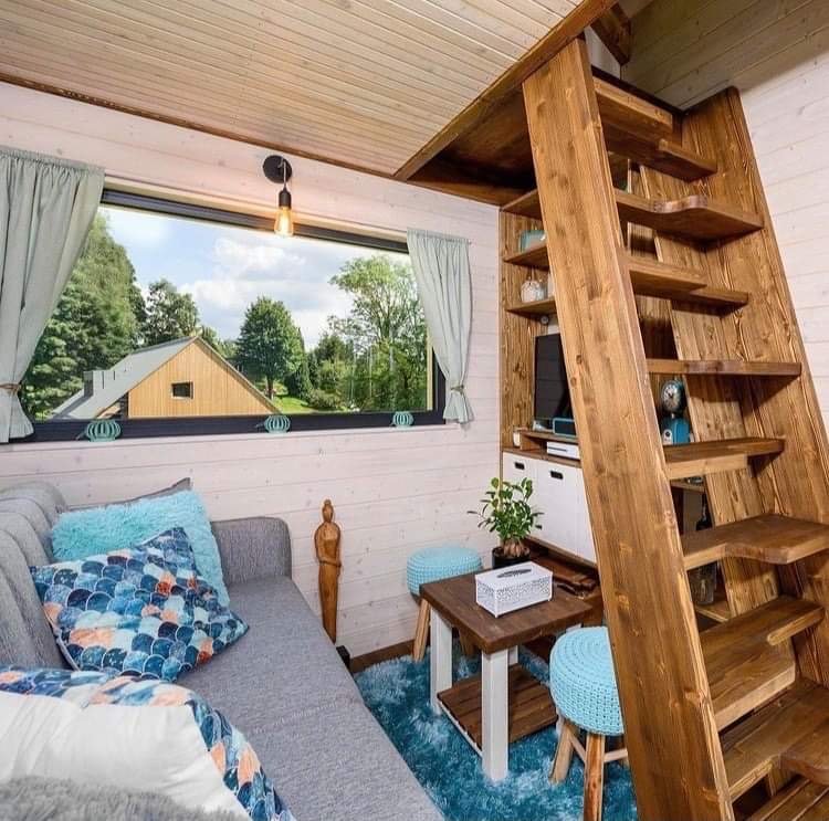 Kompletně zařízený tiny house v Boho stylu