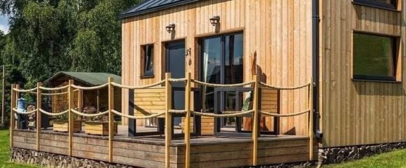 Kompletně zařízený tiny house v Boho stylu