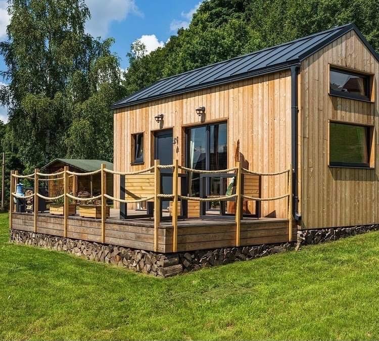 Kompletně zařízený tiny house v Boho stylu
