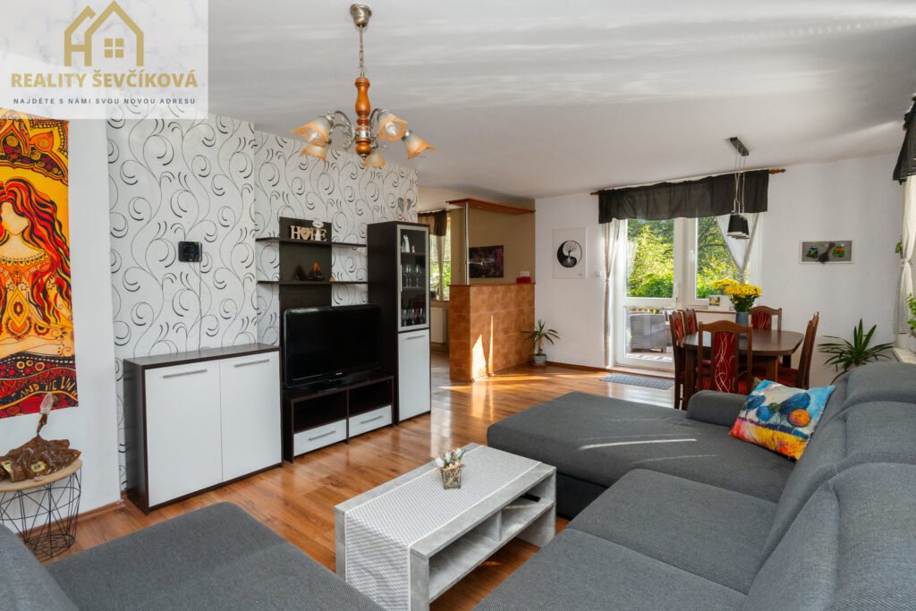 Prodej rodinného domu 5+kk, 568 m2 – Karlov, Stará Paka