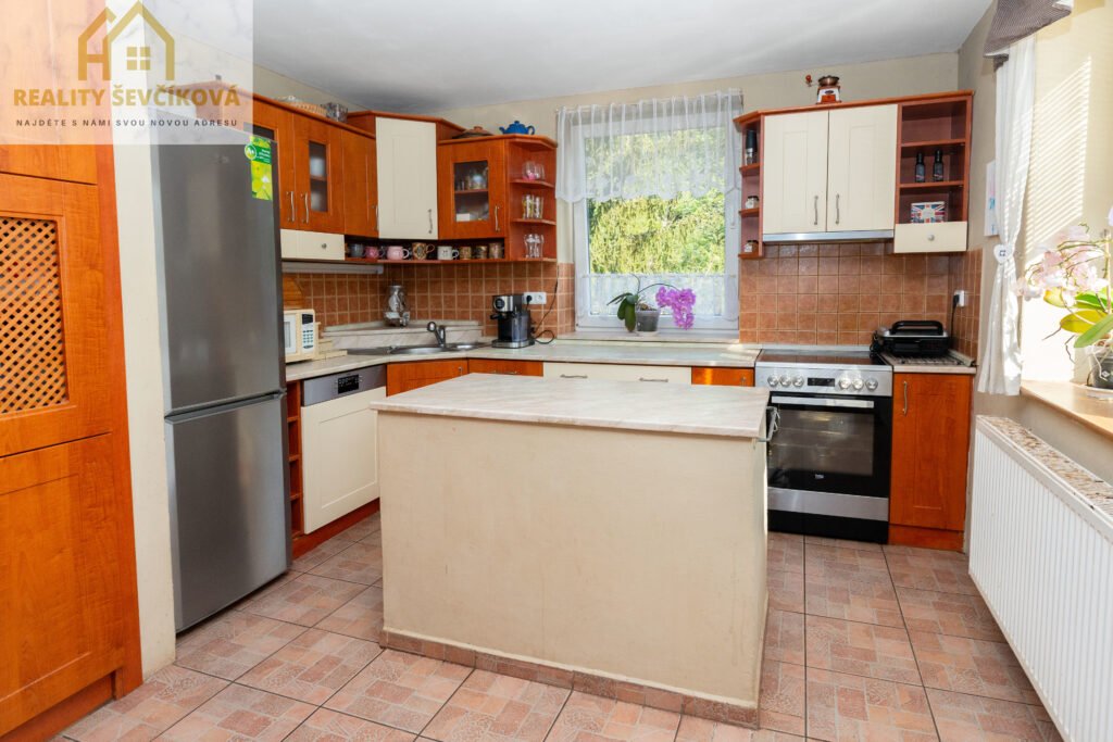 Prodej rodinného domu 5+kk, 568 m2 – Karlov, Stará Paka