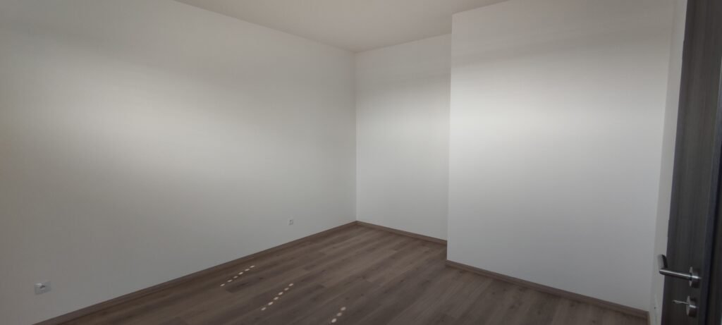 Pronájem novostavby 2+kk s balkónem, komorou a parkovacím stáním, 51 m2 – Antonína Petrofa