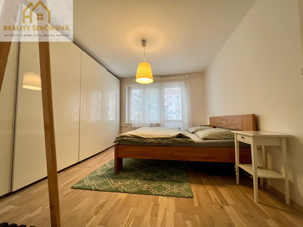 Pronájem kompletně zařízeného 2+1 po rekonstrukci, 54 m2 – Na Střezině