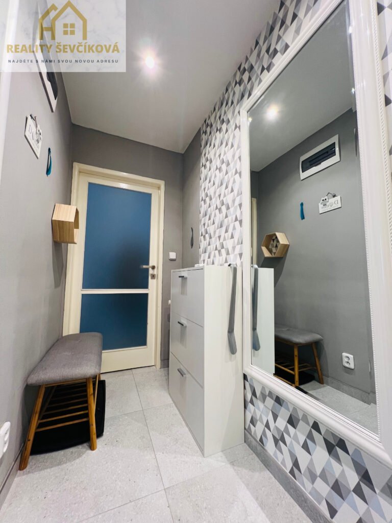 Pronájem kompletně zařízeného 2+1 po rekonstrukci, 54 m2 – Na Střezině