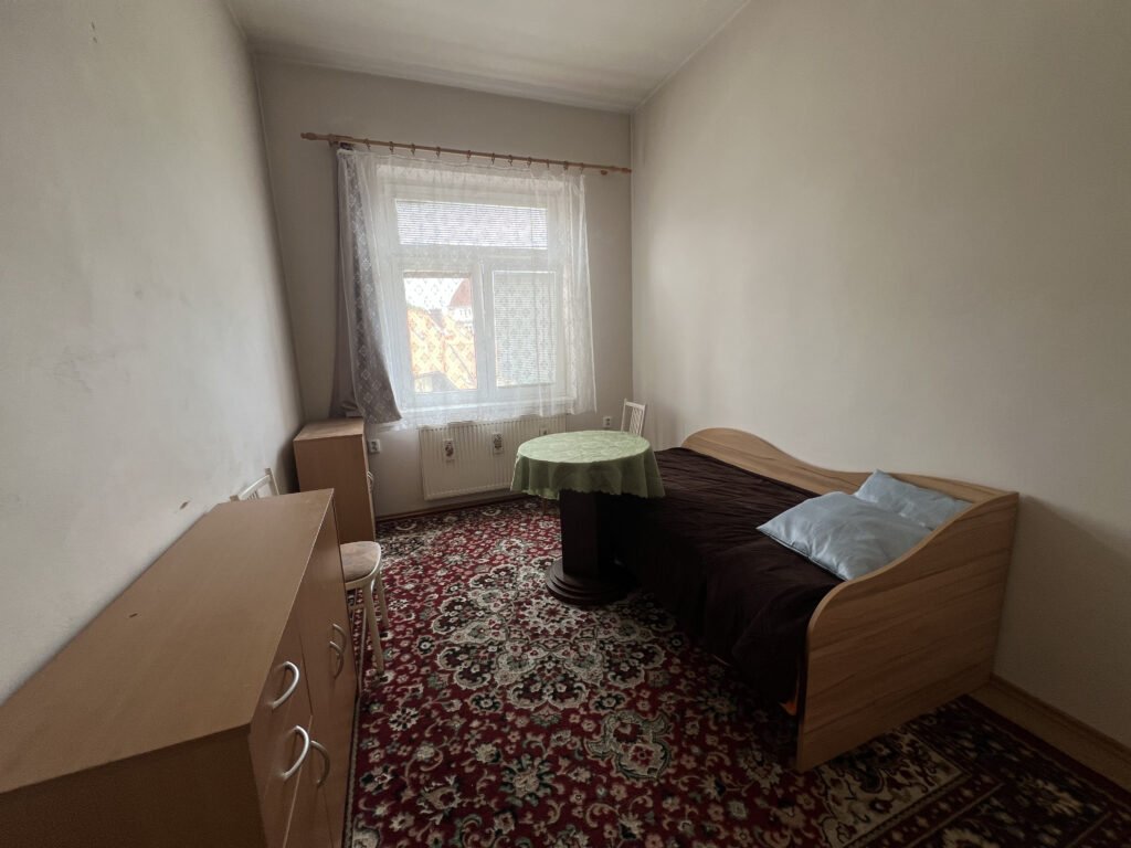 Pronájem vybaveného bytu 1+kk, 20 m² – Dukelská třída, Hradec Králové