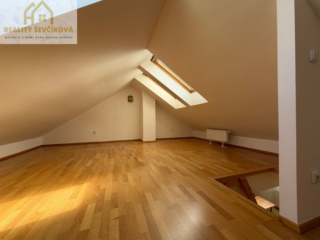Prodej atypického mezonetu 2+kk, 86 m2 – Šafránice, Náchod