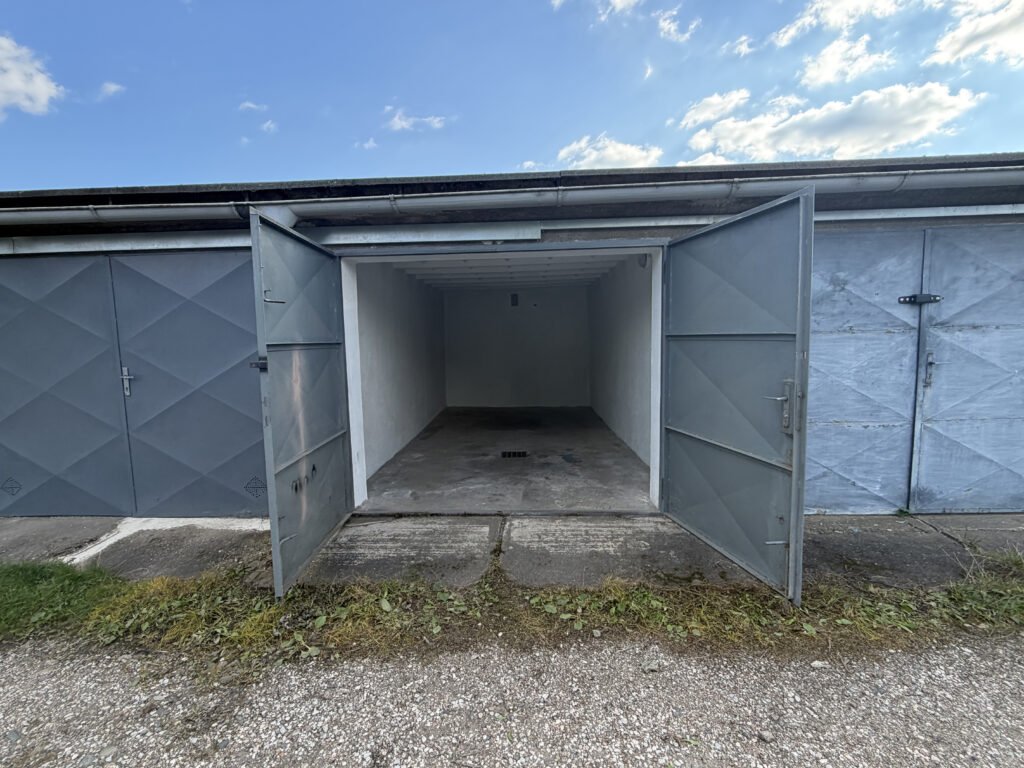 Prodej garáže, 18 m2 – Čajkovského, Hradec Králové