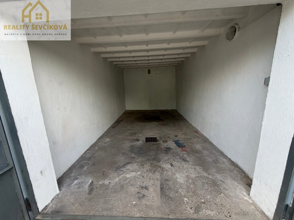 Prodej garáže, 18 m2 – Čajkovského, Hradec Králové