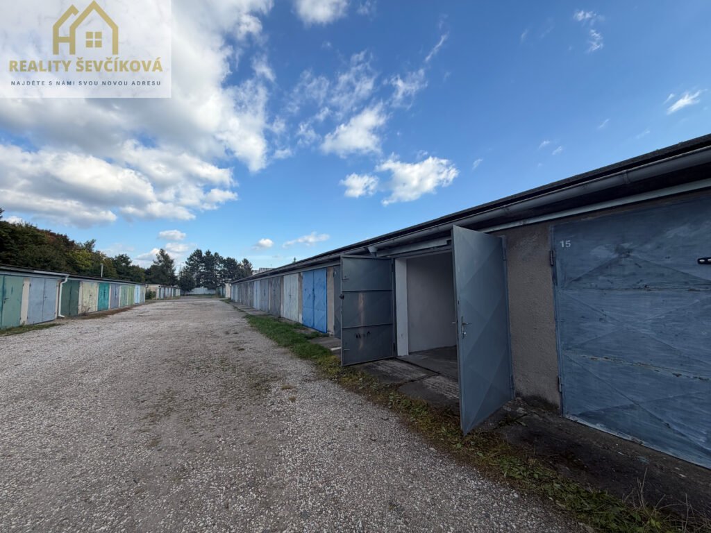 Prodej garáže, 18 m2 – Čajkovského, Hradec Králové