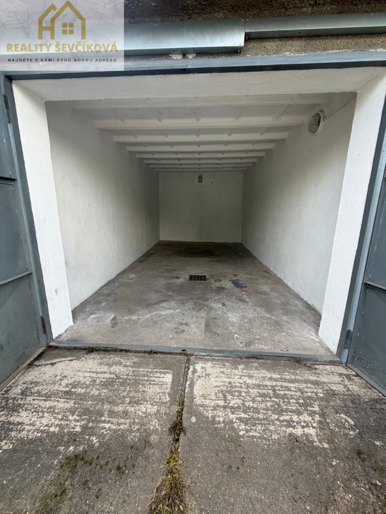 Prodej garáže, 18 m2 – Čajkovského, Hradec Králové