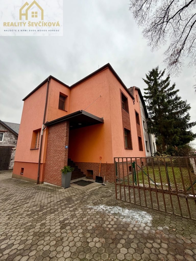 Pronájem 3+kk s parkovacím stáním a předzahrádkou, 90 m2 – Pouchovská