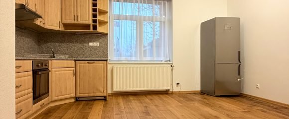 Pronájem 3+kk s parkovacím stáním a předzahrádkou, 90 m2 – Pouchovská