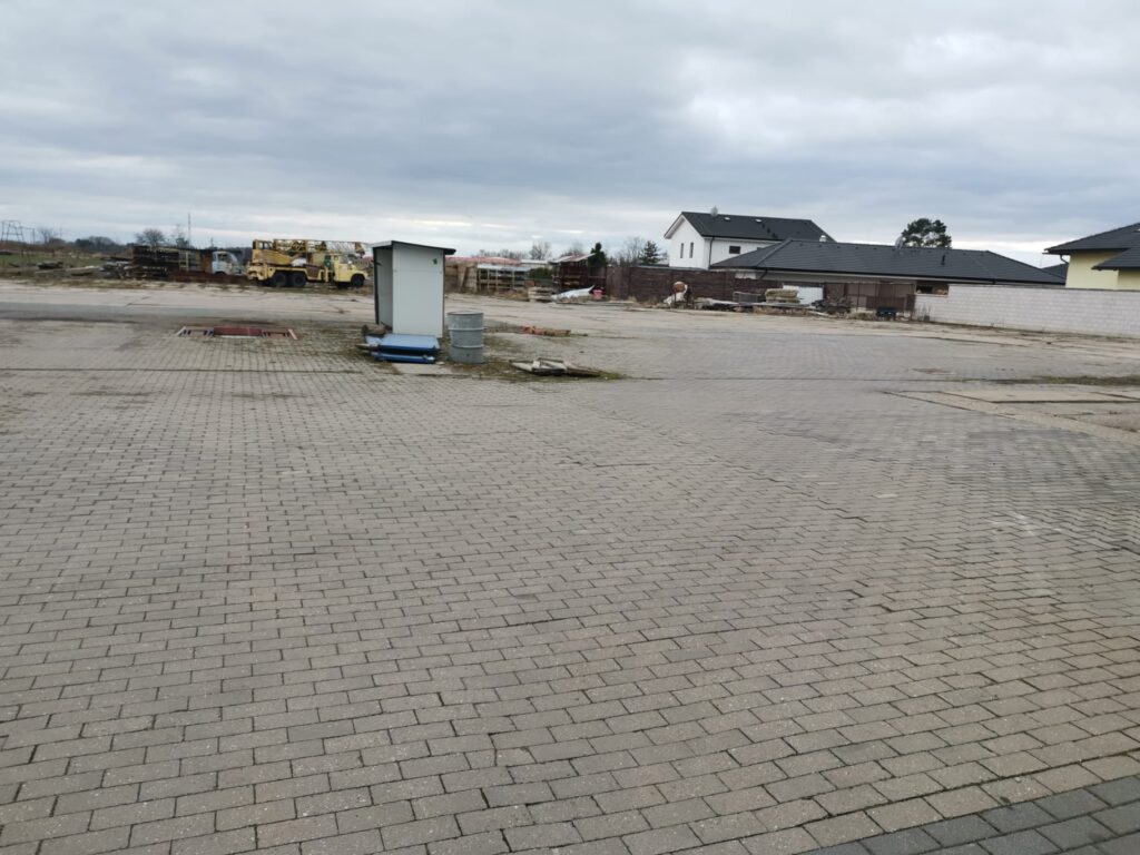 Pronájem skladovací haly a zpevněné plochy