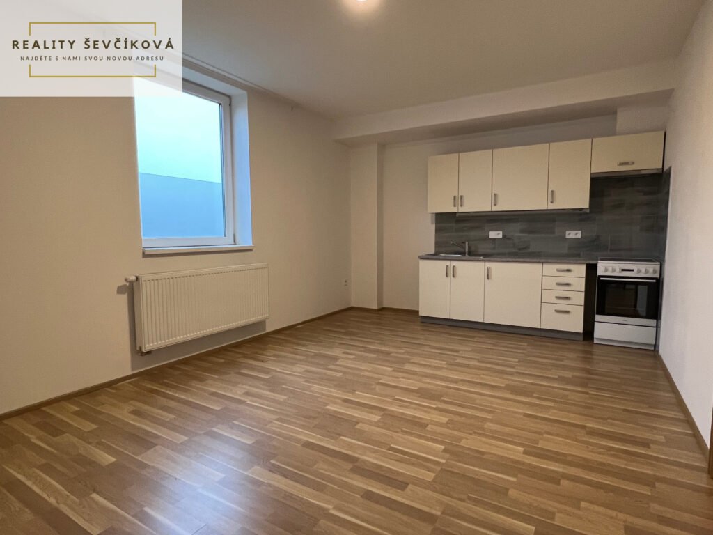 Pronájem pěkného 2+kk v centru, 52 m2 – Holice