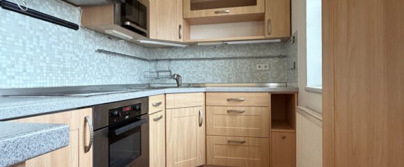 Pronájem pěkného 2+kk s balkónem, 50 m2 – Šmilovského