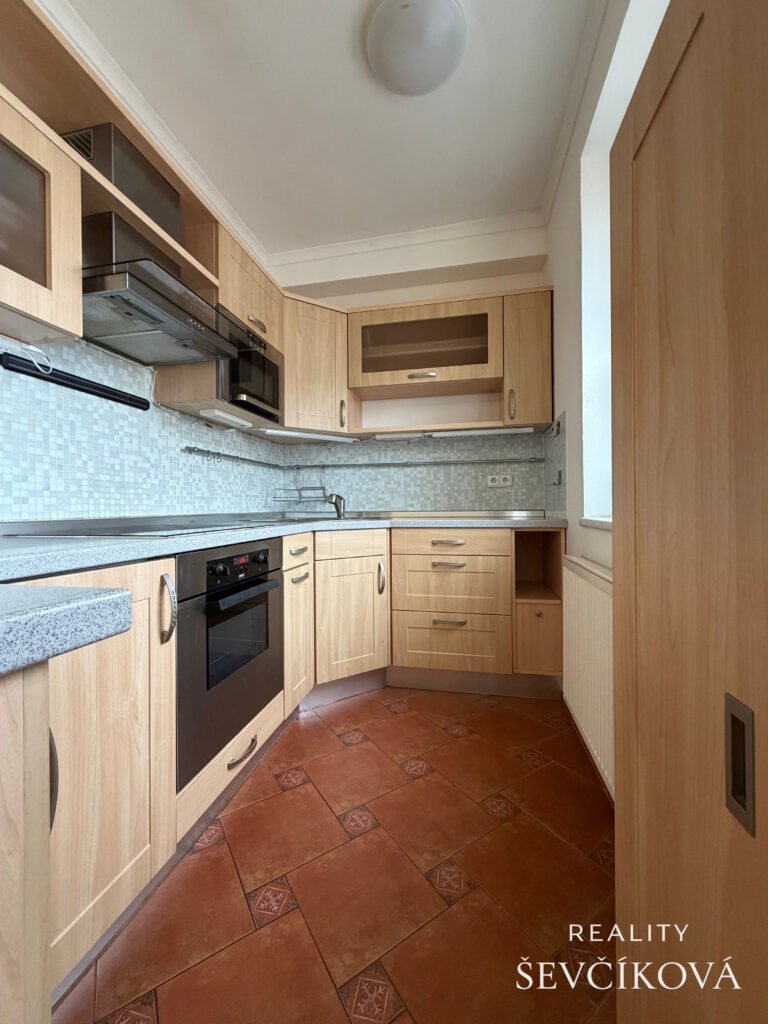 Pronájem pěkného 2+kk s balkónem, 50 m2 – Šmilovského