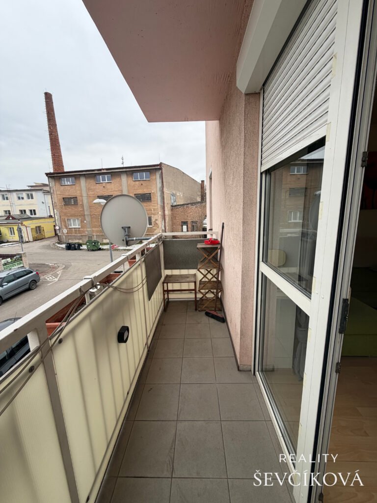 Pronájem pěkného 2+kk s balkónem, 50 m2 – Šmilovského