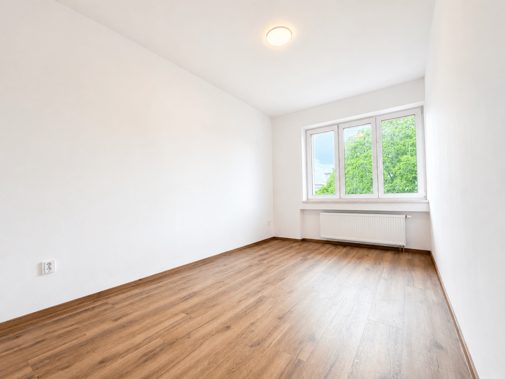 Nově zrekonstruovaný byt s balkonem v širším centru