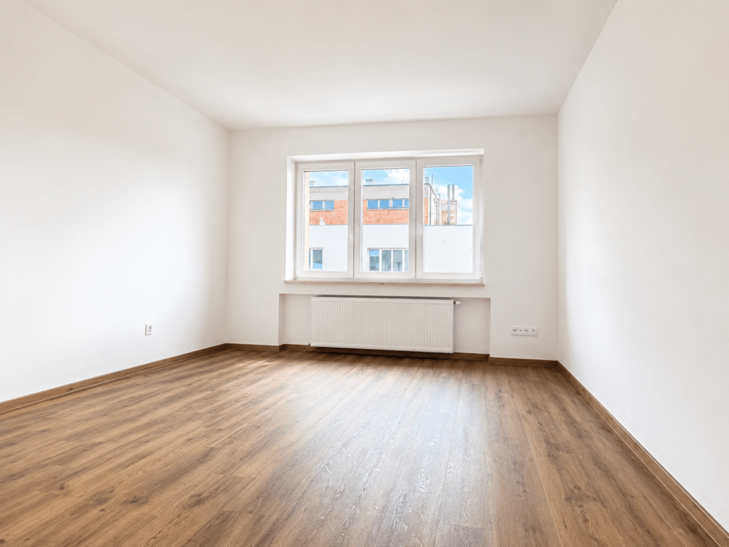 Nově zrekonstruovaný byt s balkonem v širším centru